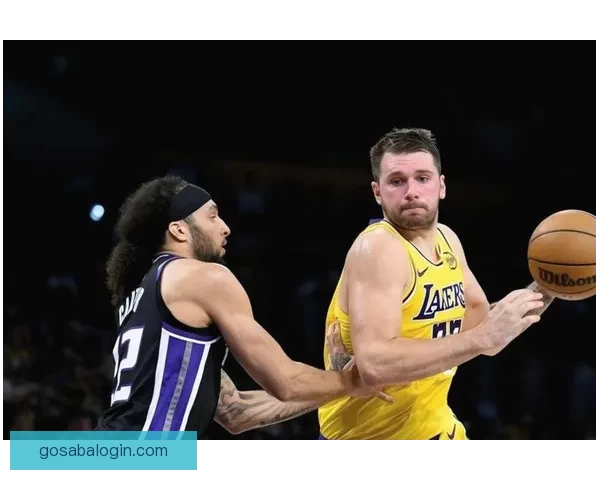 詹姆斯背靠背三双创历史新高 与东契奇激情熊抱庆祝胜利